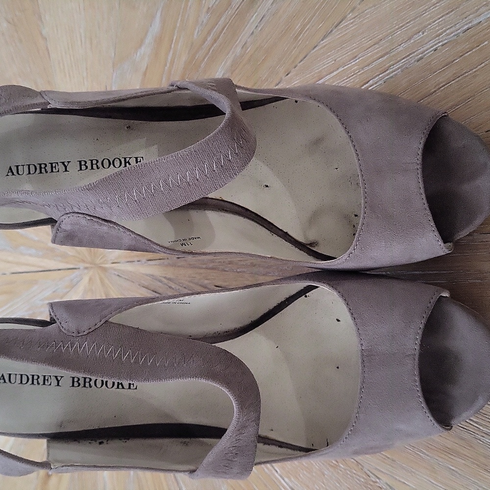 Audrey Brooke Wedges